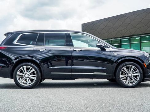 Used 2024 Cadillac XT6 Premium Luxury FWD image 7