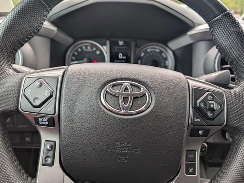 Certified 2022 Toyota Tacoma SR5 AWD/4WD image 22