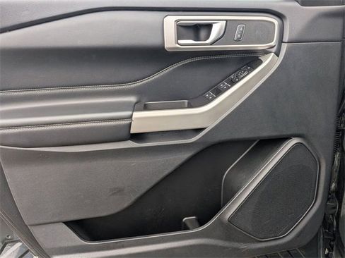 Used 2022 Ford Explorer XLT w/ Equipment Group 202A image 13