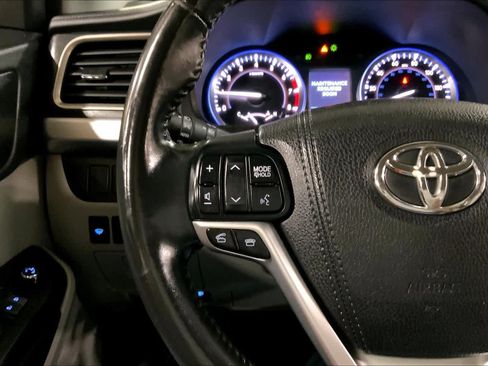 Used 2016 Toyota Highlander Plus AWD/4WD image 24