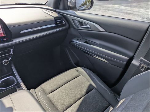 Certified 2025 Chevrolet Traverse LT w/ Driver Confidence Package FWD image 15