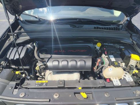 Used 2015 Jeep Renegade Latitude w/ Cold Weather Group II AWD/4WD image 13