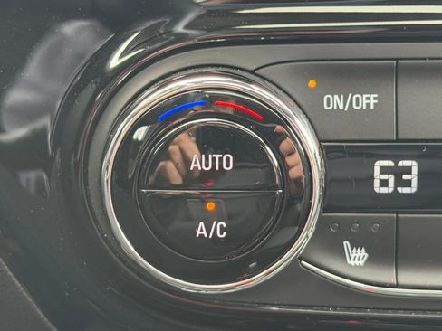 Used 2025 Chevrolet Trax ACTIV w/ Sunroof Package FWD image 28