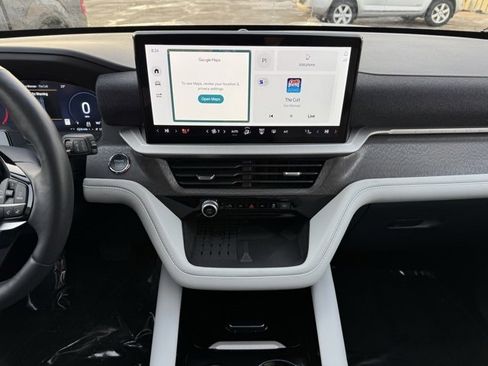 Used 2025 Ford Explorer Platinum w/ LUX Leather Package image 2