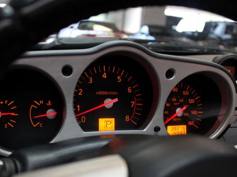 Used 2004 Nissan 350Z Touring image 34