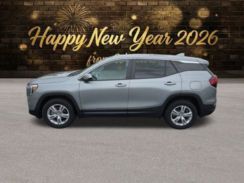 Used 2024 GMC Terrain SLE image 2