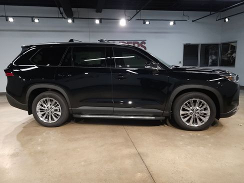 New 2026 Toyota Grand Highlander AWD image 8