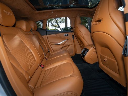 Used 2021 Aston Martin DBX image 17