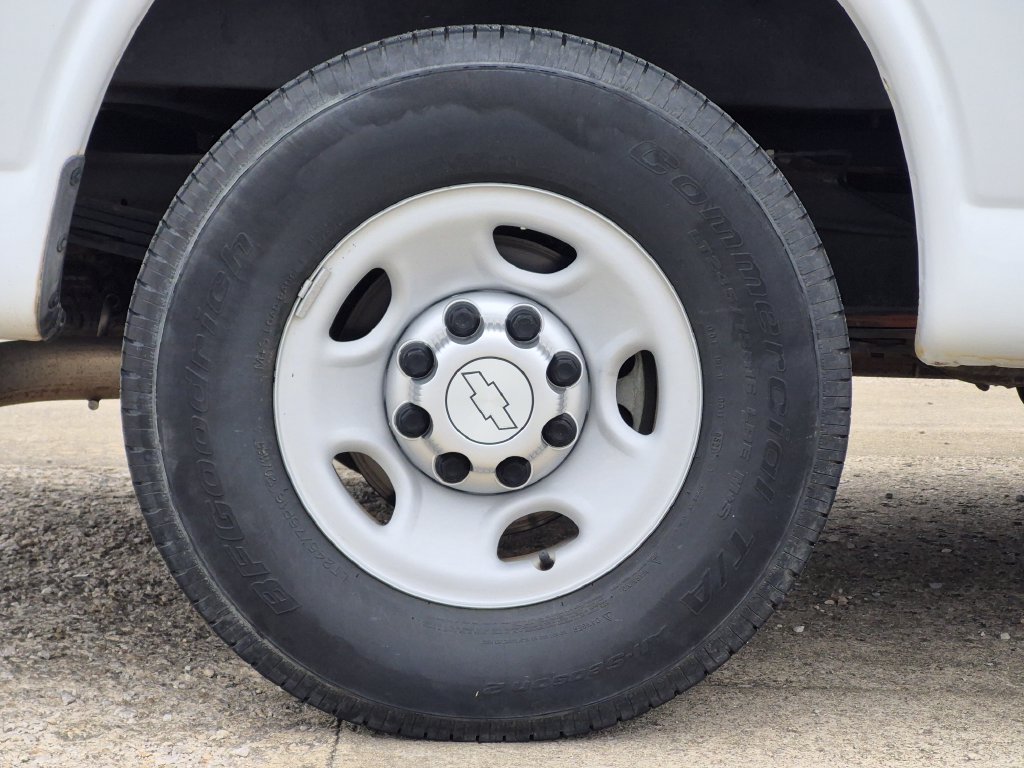 Used 2015 Chevrolet Express 2500 RWD image 20