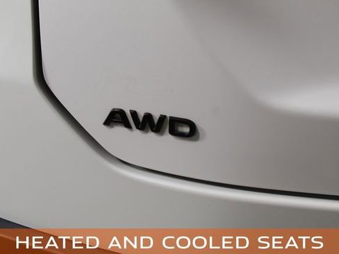 Used 2025 Honda Pilot Black Edition image 9