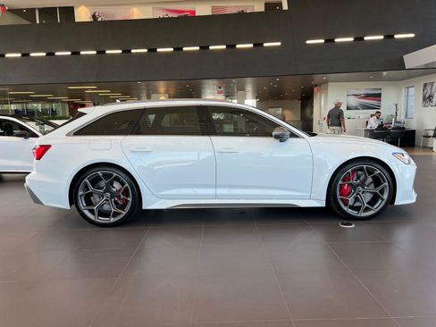 New 2025 Audi RS 6 performance image 4