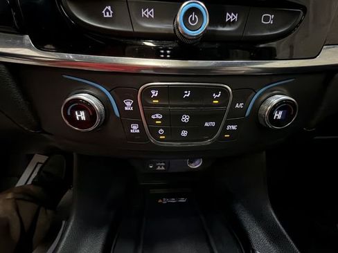 Certified 2022 Chevrolet Traverse LT w/ LT Premium Package image 19