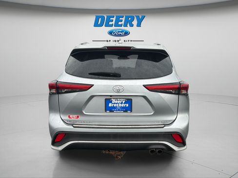 Used 2021 Toyota Highlander XSE AWD/4WD image 11