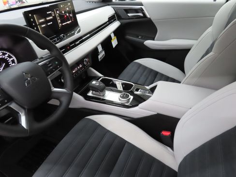 New 2026 Mitsubishi Outlander SE FWD image 20