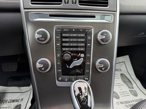 Used 2015 Volvo XC60 T5 Platinum image 45