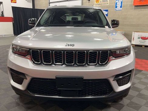 Used 2024 Jeep Grand Cherokee Laredo X AWD/4WD image 12