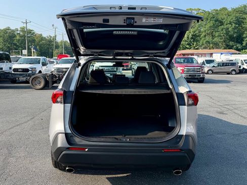 Used 2021 Toyota RAV4 XLE w/ Convenience Package AWD/4WD image 9