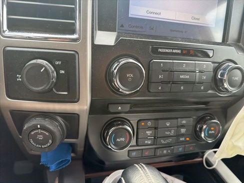 Used 2017 Ford F150 Lariat image 25