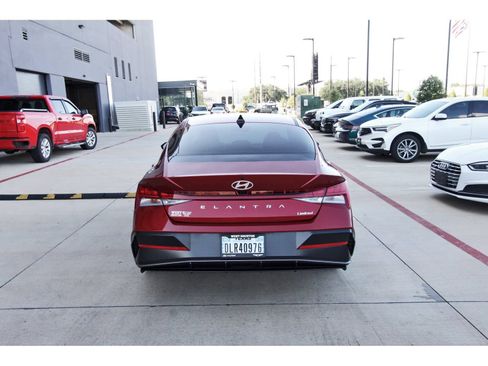 Certified 2025 Hyundai Elantra Limited FWD image 8