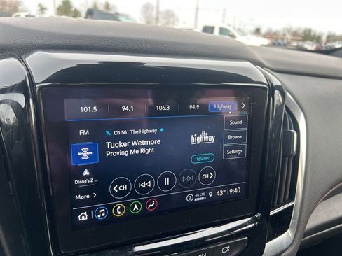 Used 2023 Chevrolet Traverse RS image 19