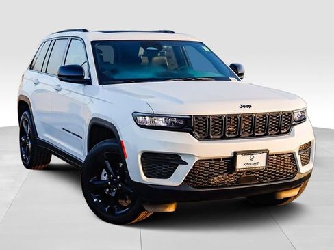 New 2025 Jeep Grand Cherokee Altitude image 2