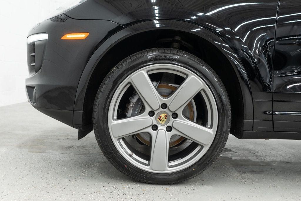 Used 2017 Porsche Cayenne Platinum Edition AWD/4WD image 34
