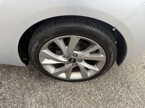 Used 2017 Hyundai Veloster image 20