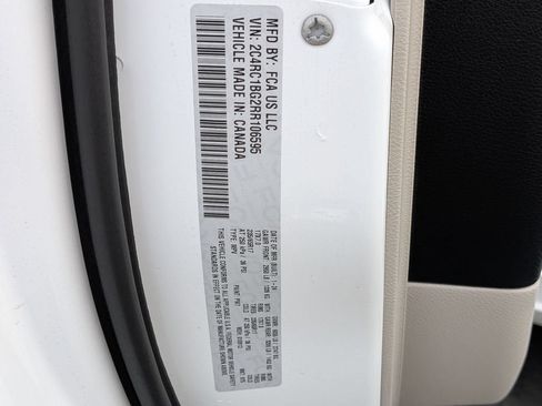 Used 2024 Chrysler Pacifica Touring-L FWD image 34