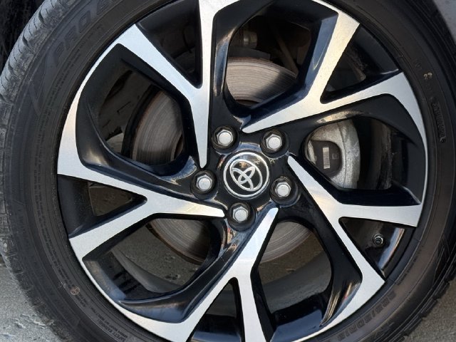 Used 2020 Toyota C-HR XLE FWD image 10