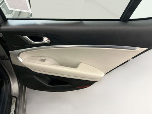 Used 2025 Genesis G70 2.5T AWD/4WD image 31