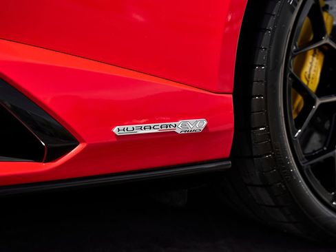 Used 2023 Lamborghini Huracan EVO RWD image 9