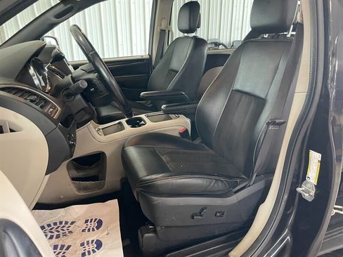 Used 2019 Dodge Grand Caravan SXT image 14