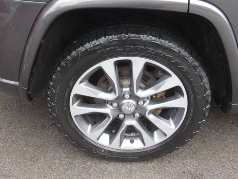 Used 2018 Jeep Grand Cherokee Overland AWD/4WD image 6