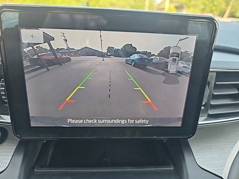 Used 2020 Ford Explorer XLT w/ Equipment Group 202A AWD/4WD image 16