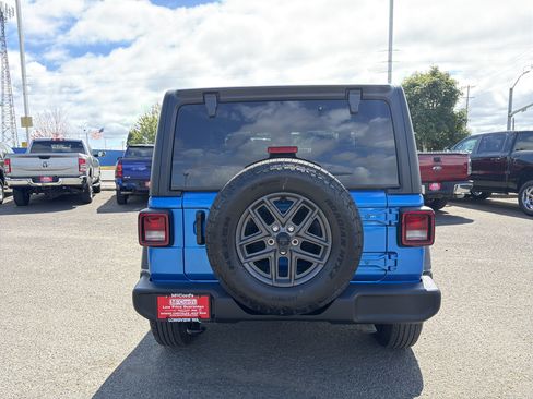 Used 2024 Jeep Wrangler Sport AWD/4WD image 4