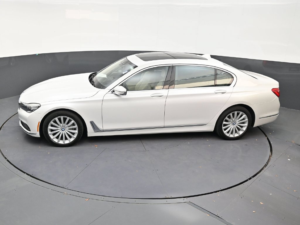 Used 2019 BMW 740i w/ Executive Package RWD image 18
