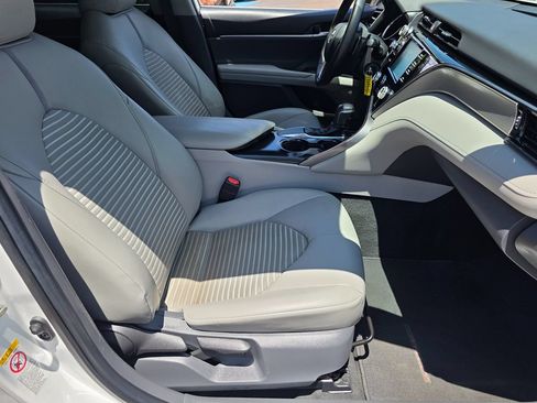 Used 2019 Toyota Camry SE w/ Carpet Mat Package FWD image 15