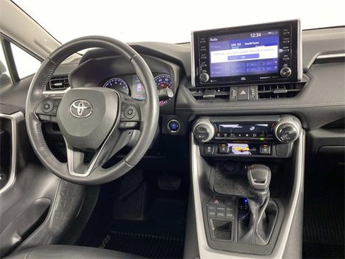 Used 2019 Toyota RAV4 XLE Premium image 14