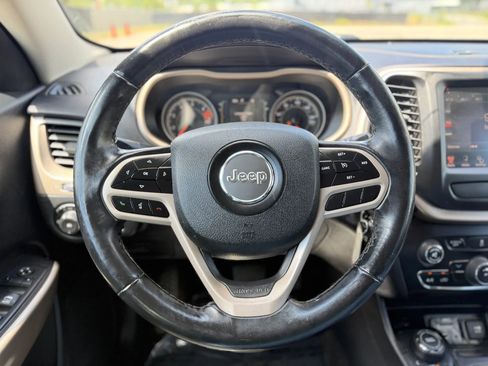 Used 2017 Jeep Cherokee Latitude w/ Comfort & Sound Group AWD/4WD image 24