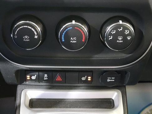 Used 2016 Jeep Compass Latitude image 21