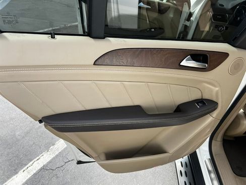 Used 2015 Mercedes-Benz GL 450 4MATIC image 24