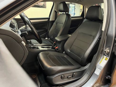 Used 2019 Volkswagen Passat 2.0T Wolfsburg w/ Wheels & Sunroof Package image 30