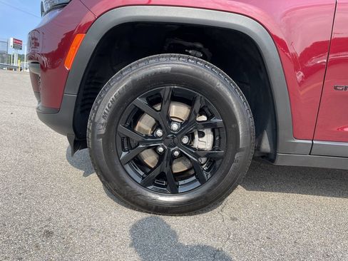 Used 2025 Jeep Grand Cherokee L Altitude AWD/4WD image 8