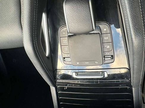 Used 2024 Mercedes-Benz GLE 450e 4MATIC image 36
