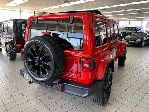 Used 2025 Jeep Wrangler Unlimited Sahara w/ Safety Group AWD/4WD image 8