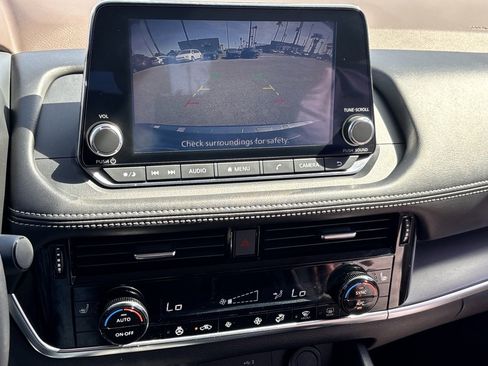 Used 2022 Nissan Rogue SV w/ SV Premium Package image 8