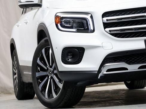 Used 2023 Mercedes-Benz GLB 250 4MATIC image 4