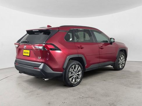 Used 2020 Toyota RAV4 XLE Premium AWD/4WD image 5