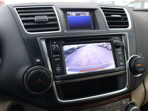 Used 2013 Toyota Highlander Limited image 18