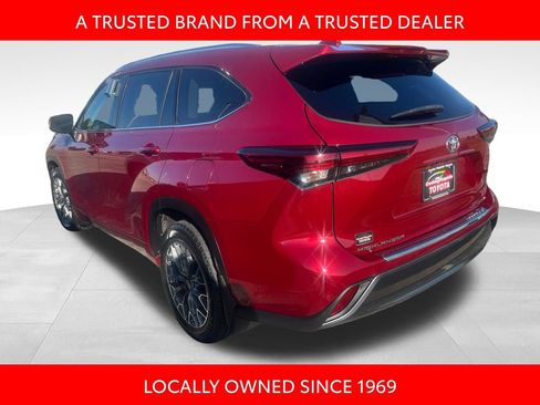Certified 2021 Toyota Highlander Limited AWD/4WD image 4
